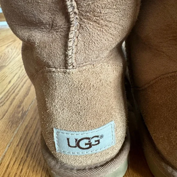 UGG Boots - Picture 3 of 6
